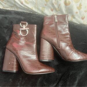 Cape Robbin Ankle Boots in brown size 7.5